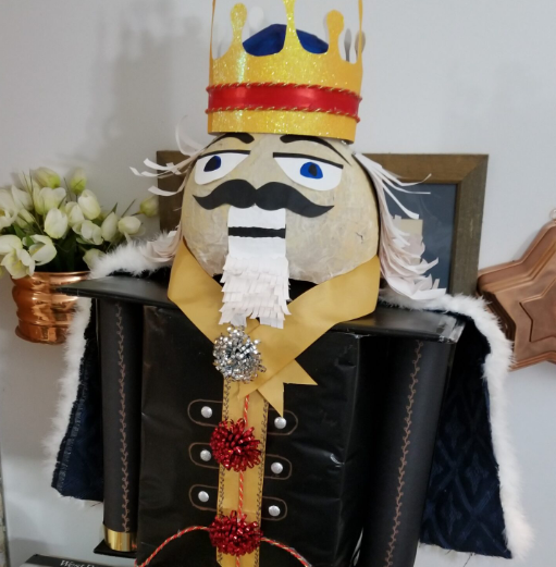 How to Wrap Beer as a Gift in the Shape of a Nutcracker